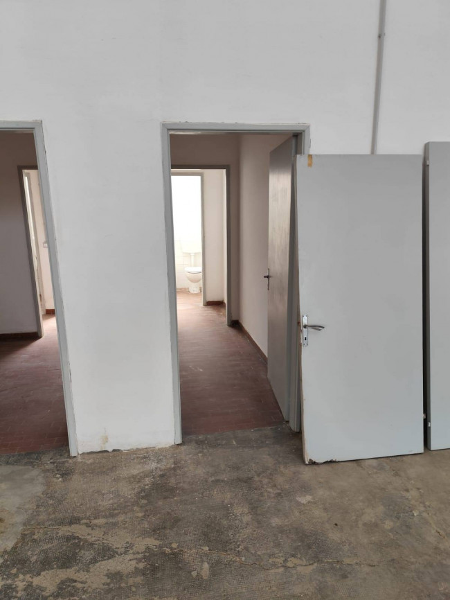 Fondo Artigianale in affitto a Poggibonsi