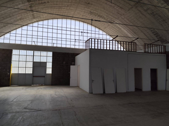 Fondo Artigianale in affitto a Poggibonsi