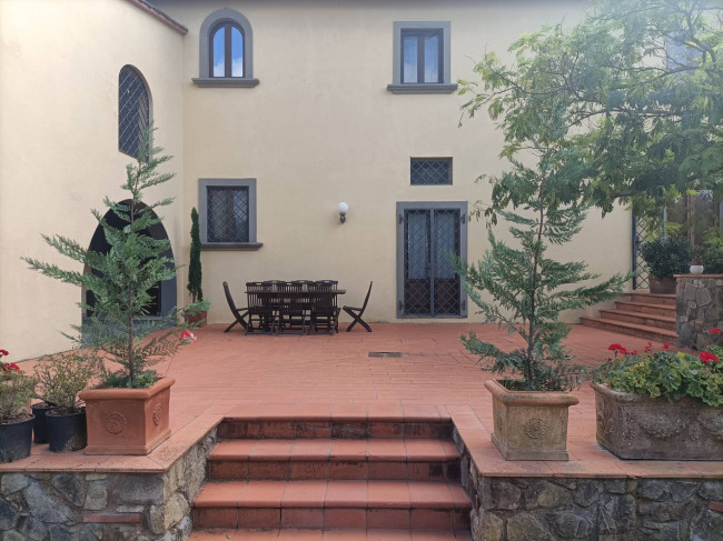 Villa in affitto a Capraia e Limite