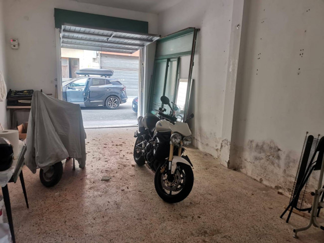 Box o garage in vendita a Pontedera