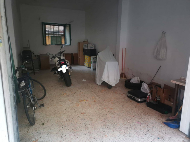 Box o garage in vendita a Pontedera