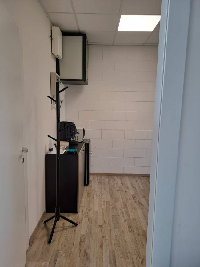 Fondo Artigianale in affitto a Capraia e Limite