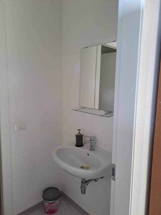 Fondo Artigianale in affitto a Capraia e Limite