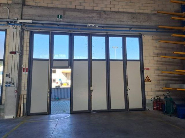 Fondo Artigianale in affitto a Capraia e Limite