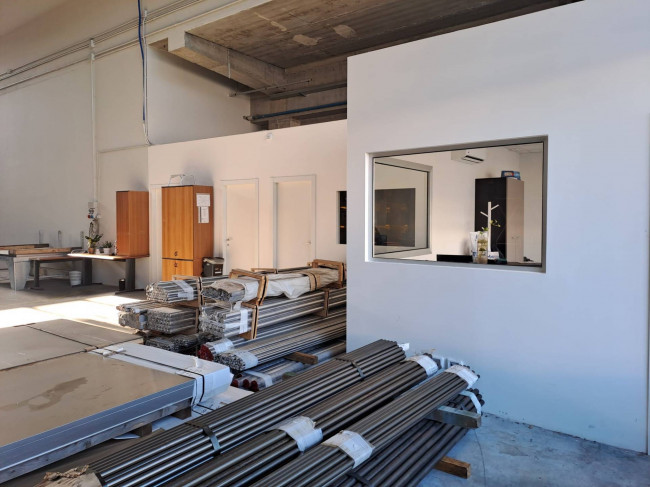 Fondo Artigianale in affitto a Capraia e Limite