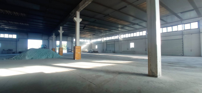 Deposito in affitto a Piombino