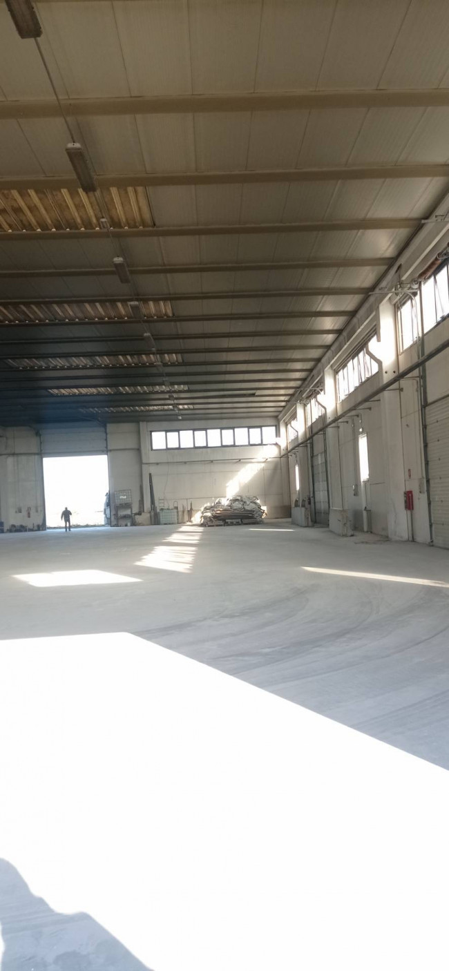 Deposito in affitto a Piombino