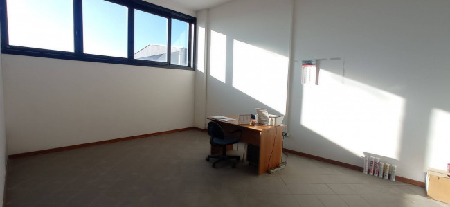 Deposito in affitto a Piombino