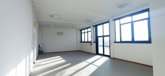 Deposito in affitto a Piombino