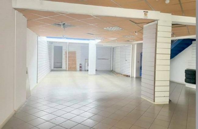 Negozio in affitto a Chivasso