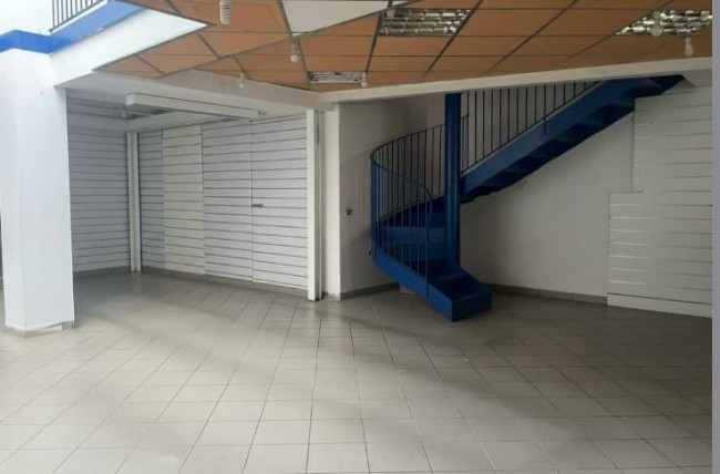 Negozio in affitto a Chivasso