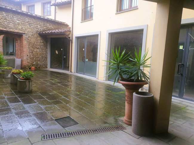 Fondo Commerciale in affitto a Montelupo Fiorentino