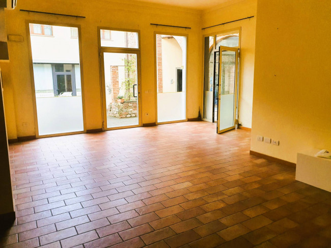 Fondo Commerciale in affitto a Montelupo Fiorentino