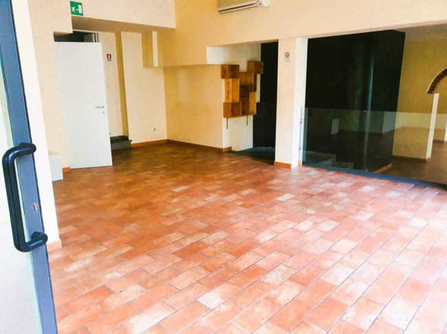 Fondo Commerciale in affitto a Montelupo Fiorentino