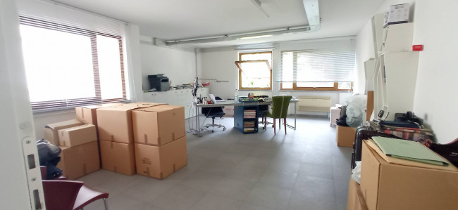 Ufficio in affitto a Vinci