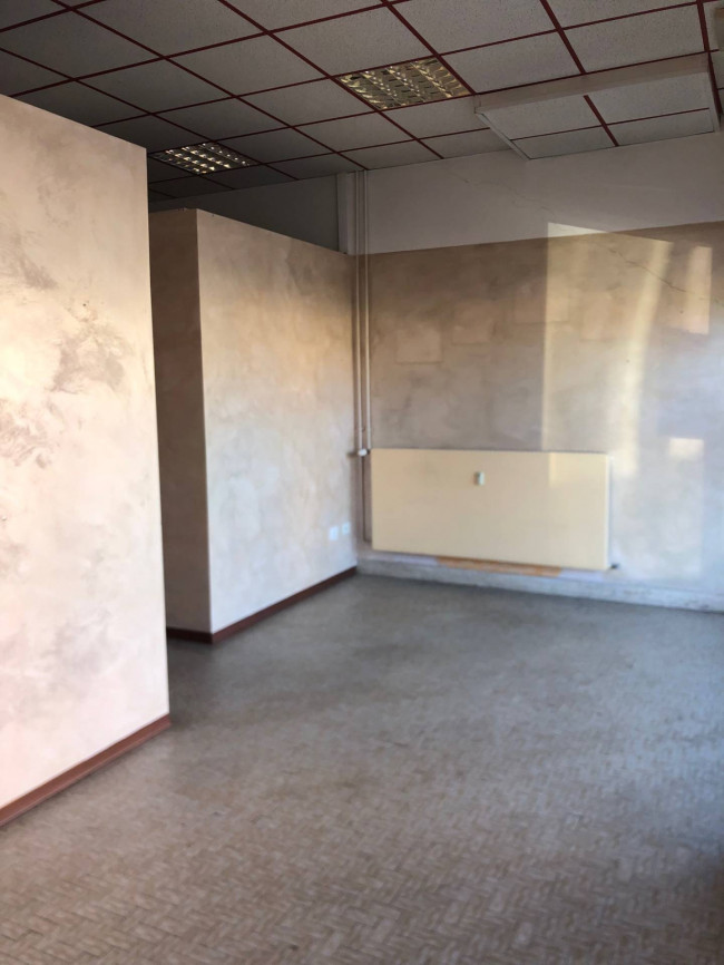 Negozio in affitto a Luino