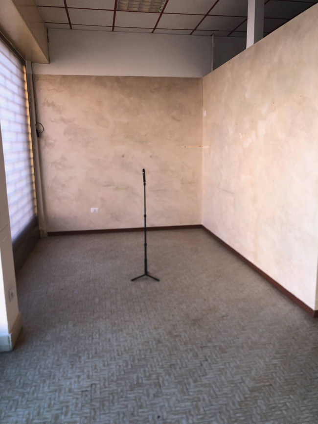 Negozio in affitto a Luino