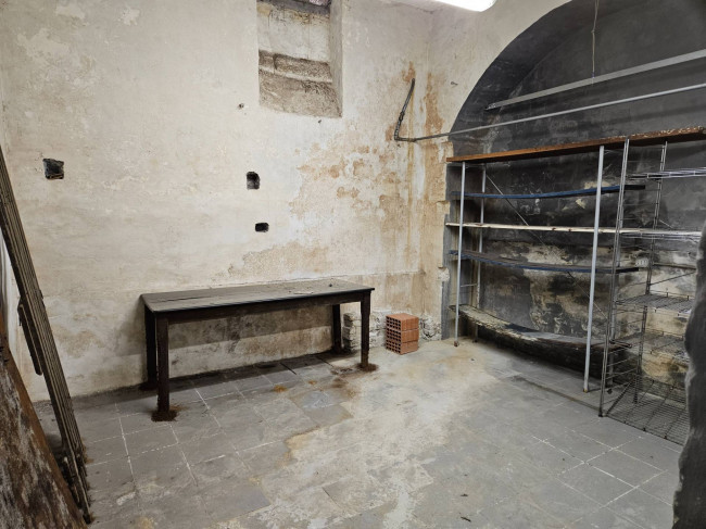 Deposito in vendita a Bologna