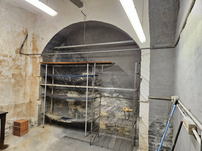 Deposito in vendita a Bologna