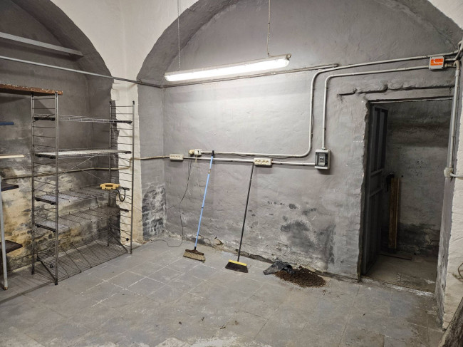 Deposito in vendita a Bologna