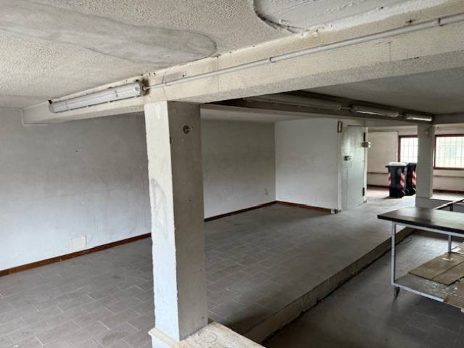 Fondo Commerciale in affitto a Santa Croce sull'Arno