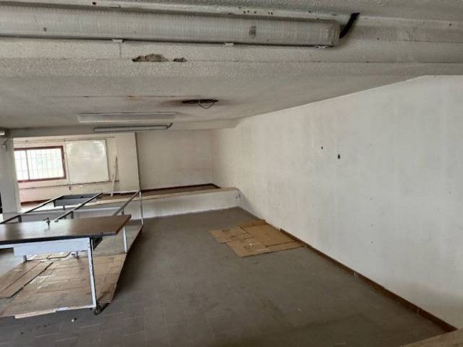 Fondo Commerciale in affitto a Santa Croce sull'Arno