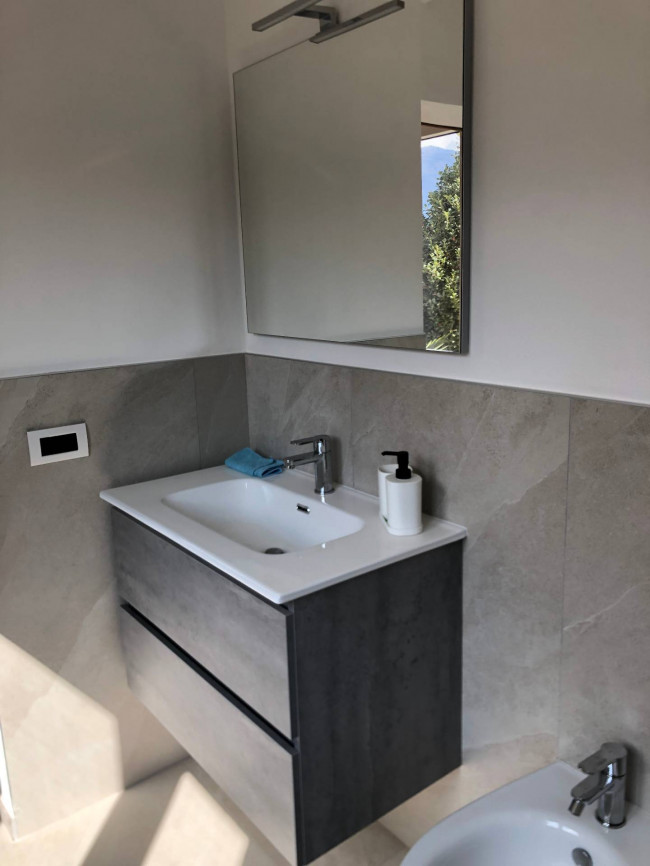 Appartamento in affitto a Porto Valtravaglia