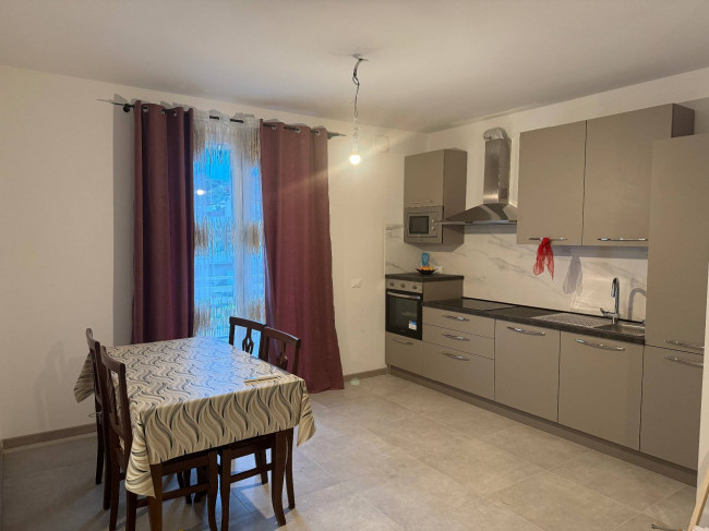 Appartamento in affitto a Capraia e Limite