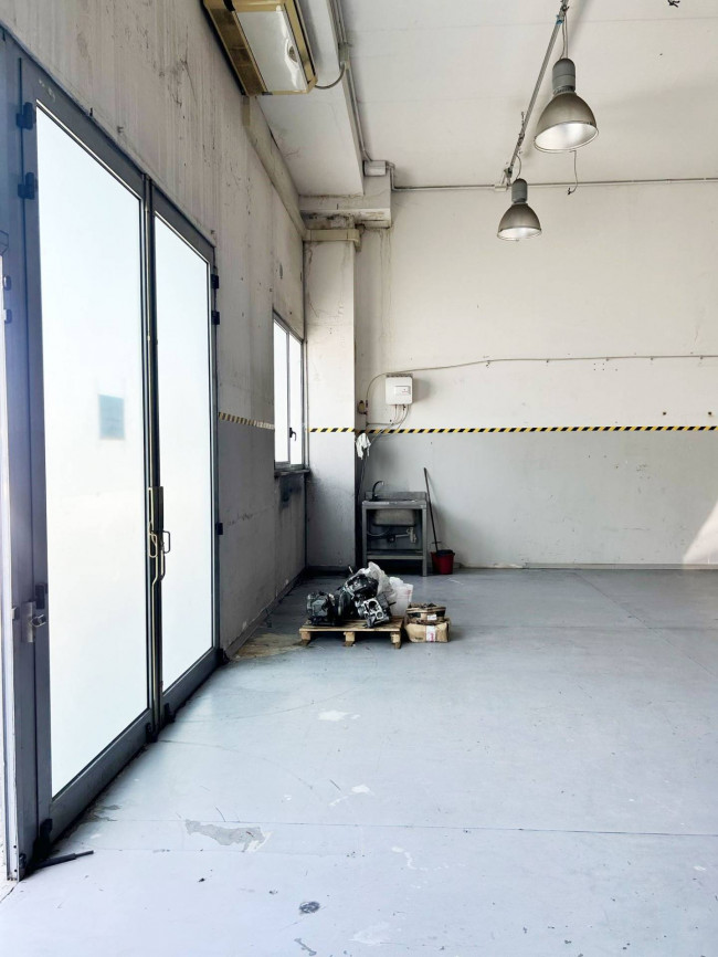 Fondo Commerciale in affitto a Ravenna