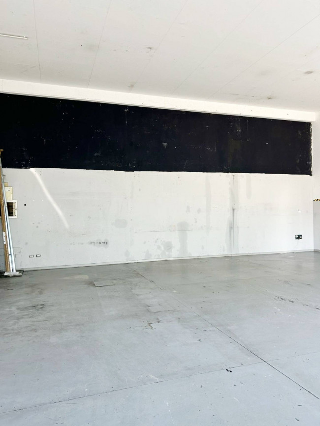 Fondo Commerciale in affitto a Ravenna