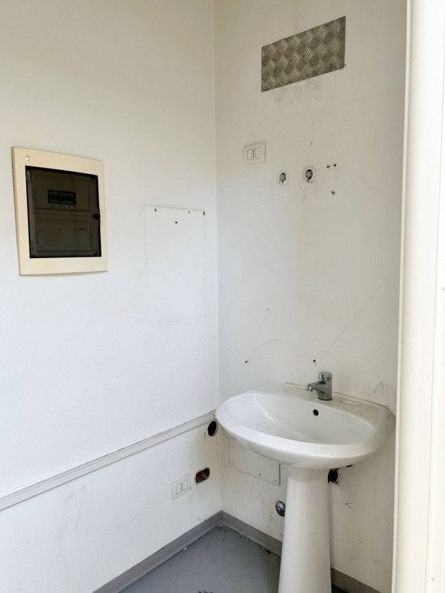 Fondo Commerciale in affitto a Ravenna