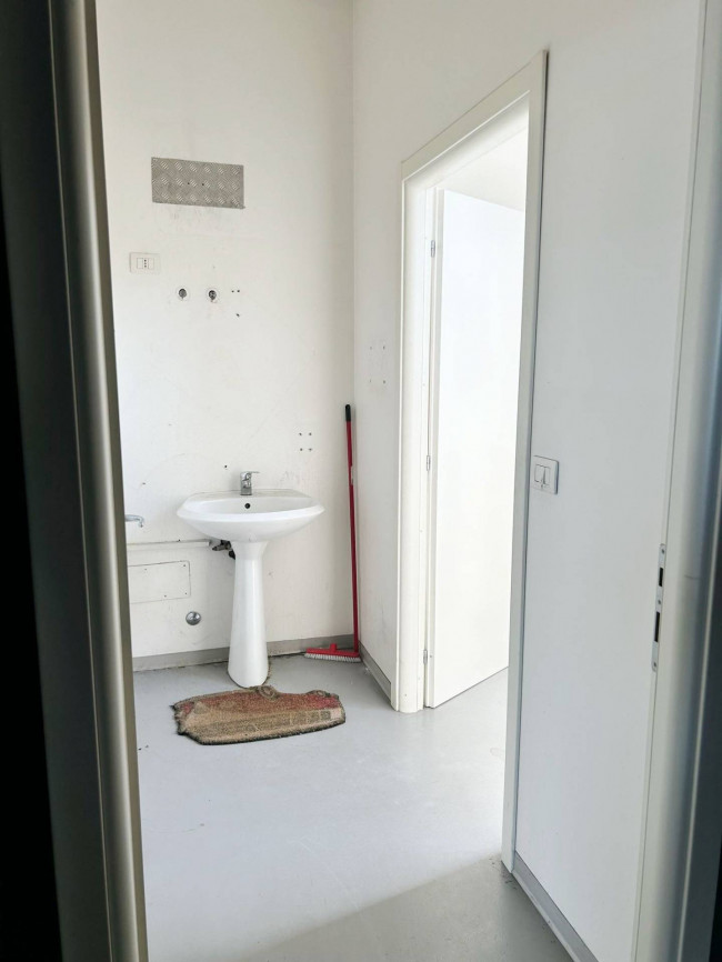 Fondo Commerciale in affitto a Ravenna