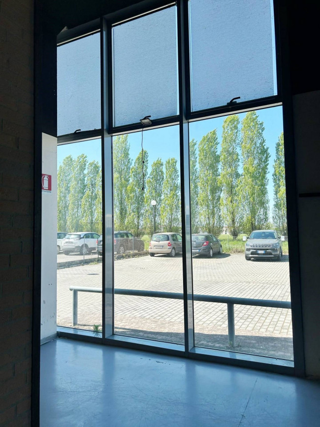 Fondo Commerciale in affitto a Ravenna