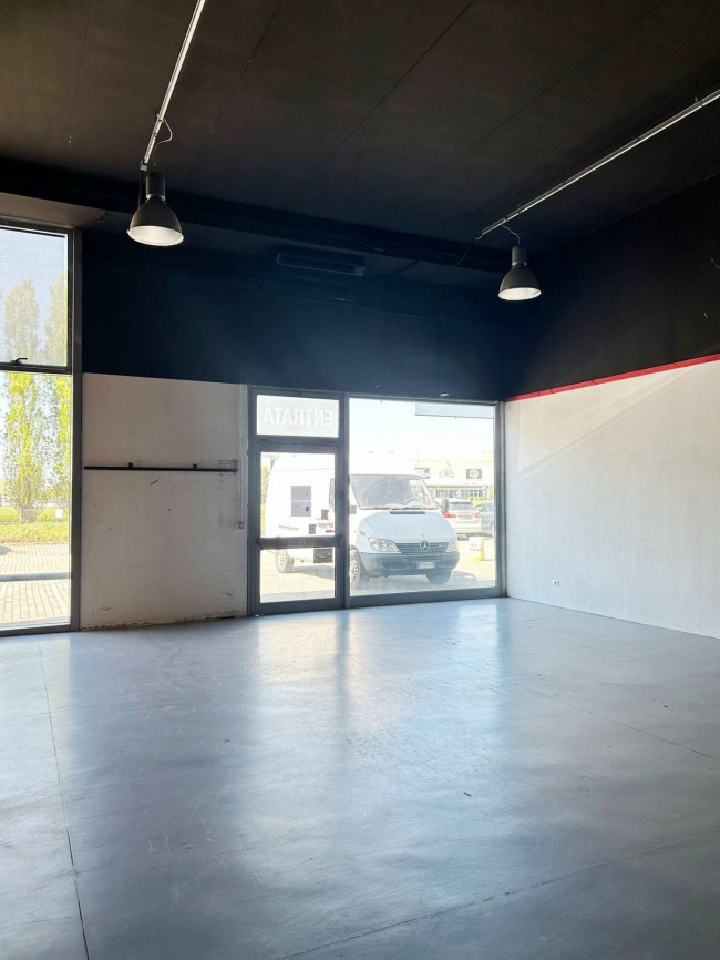 Fondo Commerciale in affitto a Ravenna