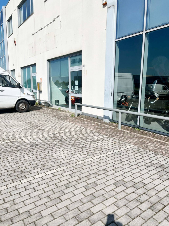 Fondo Commerciale in affitto a Ravenna
