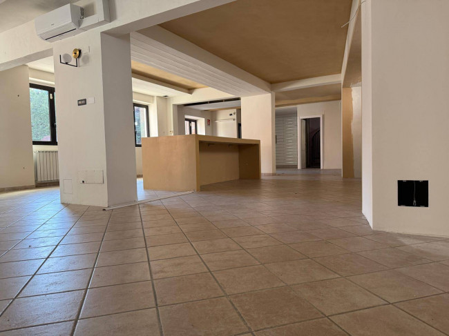 Negozio in affitto a Chivasso