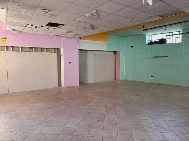 Negozio in affitto a Chivasso