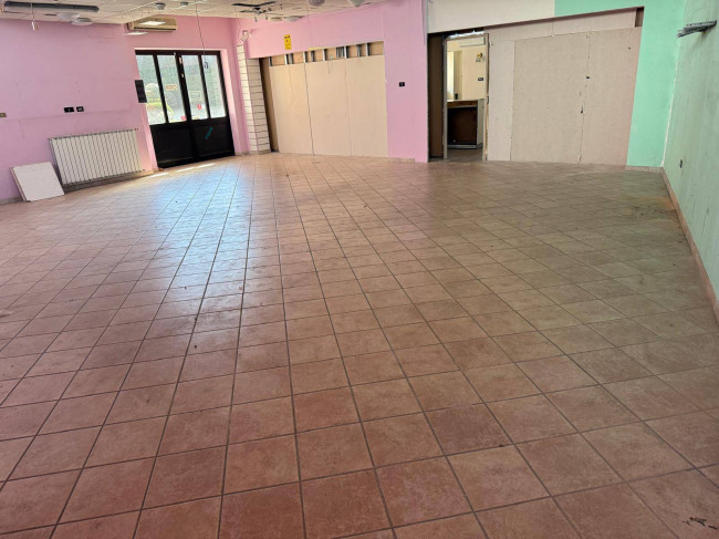 Negozio in affitto a Chivasso