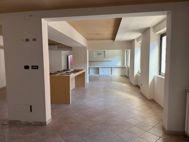 Negozio in affitto a Chivasso