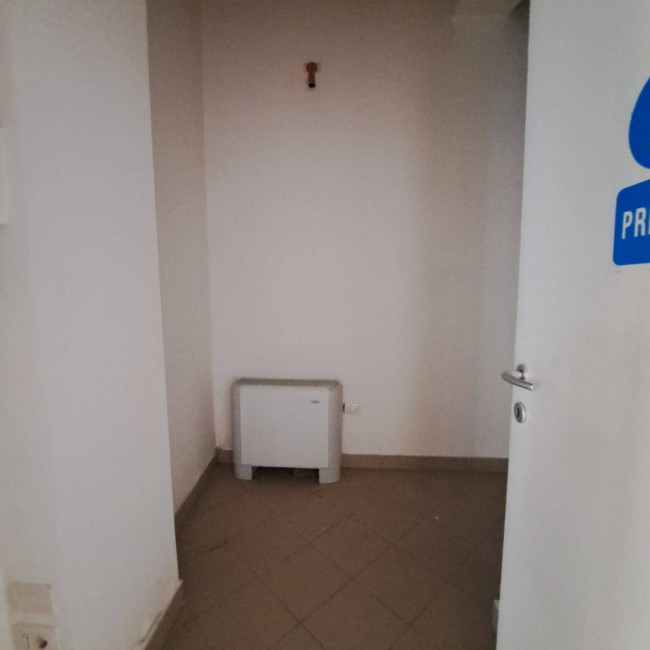 Fondo Commerciale in affitto a Meldola