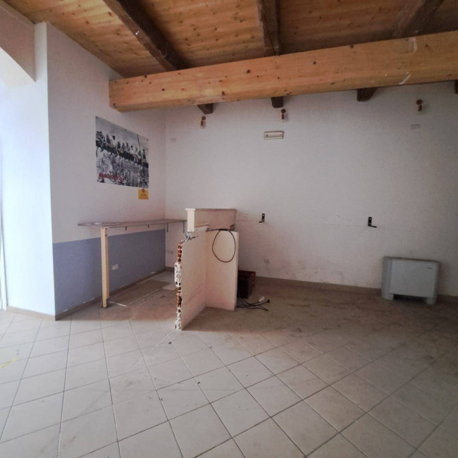 Fondo Commerciale in affitto a Meldola