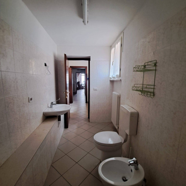Fondo Commerciale in affitto a Meldola