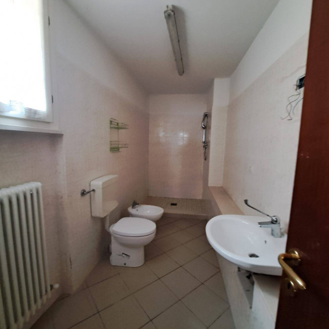 Fondo Commerciale in affitto a Meldola