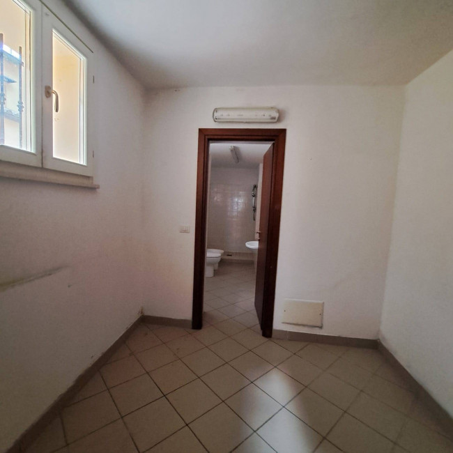 Fondo Commerciale in affitto a Meldola