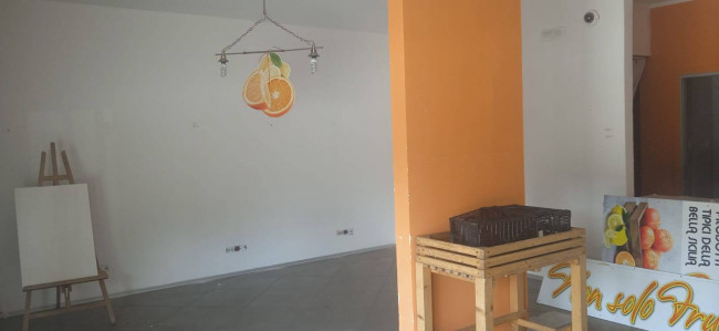 Fondo Commerciale in affitto a Firenze