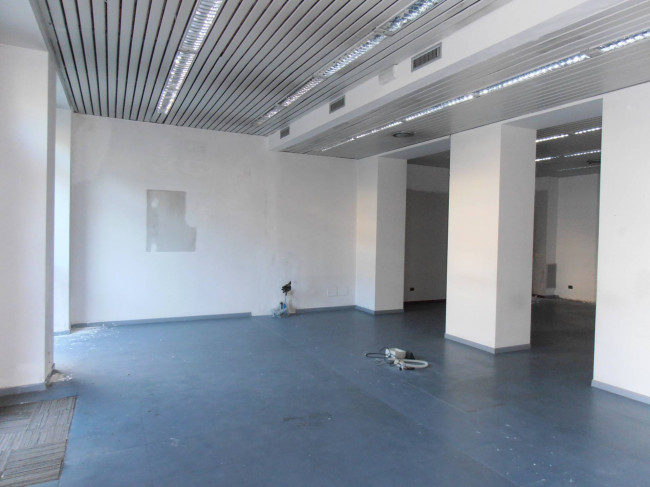 Negozio in affitto a Luino