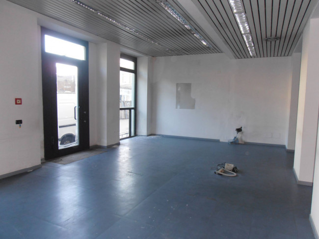 Negozio in affitto a Luino