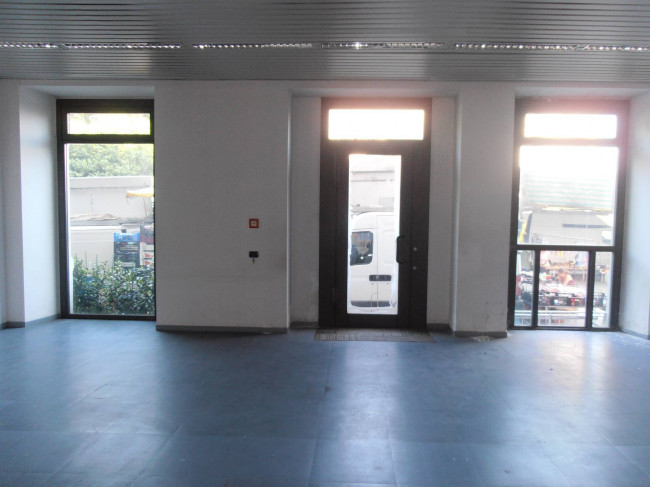 Negozio in affitto a Luino