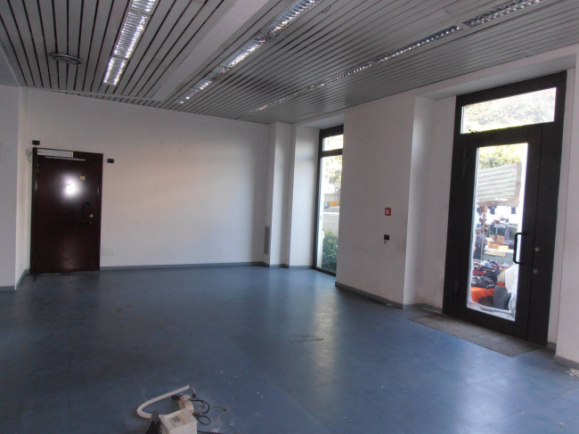 Negozio in affitto a Luino