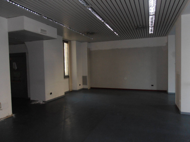 Negozio in affitto a Luino